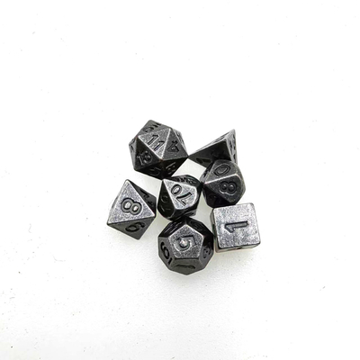 ロングチューブダンジョンとドラゴンズRPGにセットされた軽量ミニポリエドラルダース