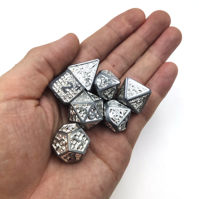 カードエッジ金属 RPG サイコロ手刻まれた未開世界多面体のための耐久性