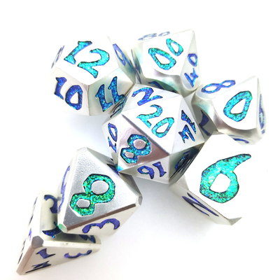 ハンドメイドの金によってめっきされる注文のダイスの環境の金属はPolyhedral薄緑の銀をさいの目に切る
