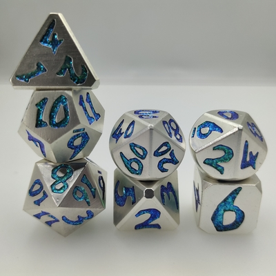 ハンドメイドの金によってめっきされる注文のダイスの環境の金属はPolyhedral薄緑の銀をさいの目に切る