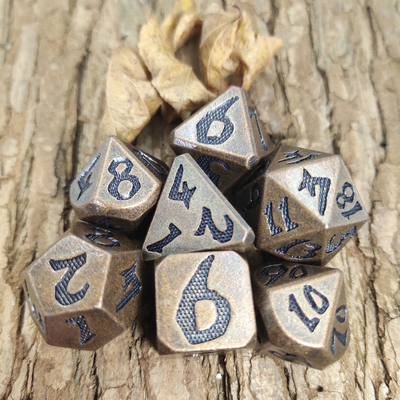 DNDのボード ゲームの多色真鍮RPGのPolyhedralダイス セットは銅のダイス セットを身に着けている