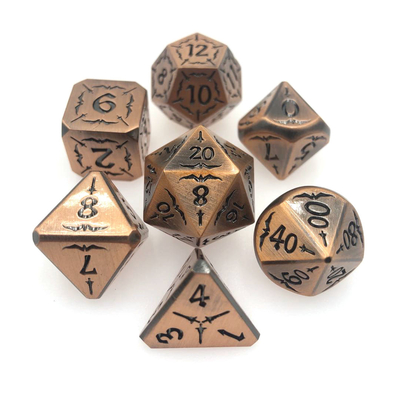 金属RPGのダイスは耐久力のある耐久の金の黒の金属をさいの目に切るPolyhedral置いた
