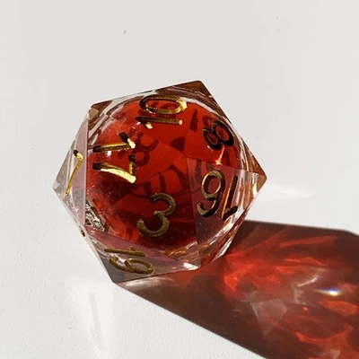 RPGゲーム 血のダイスセット 赤液体コア ダイス樹脂 ドラゴンとダンジョン