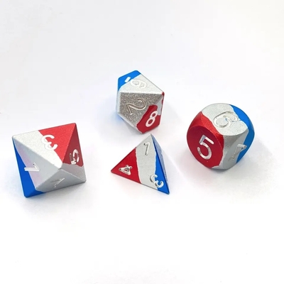 滑らかなライト ブール メタルダイス 色彩豊かな多面体 DND ゲームダイスセット