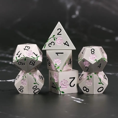 彫刻された高画質のダイス レッド・ローズ 電波付銀メタルダイス RPGゲーム