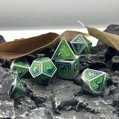 ドラゴンスケール 固体金属ダイスセット 多色 DND RPG 明るい色