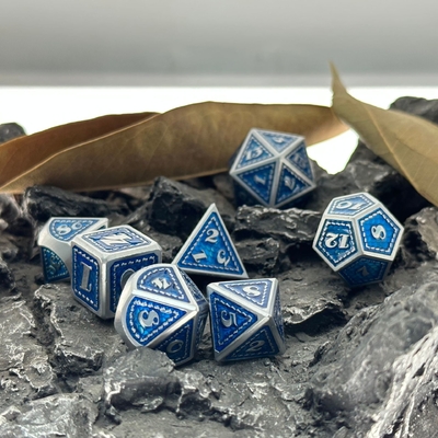 ドラゴンスケール 固体金属ダイスセット 多色 DND RPG 明るい色