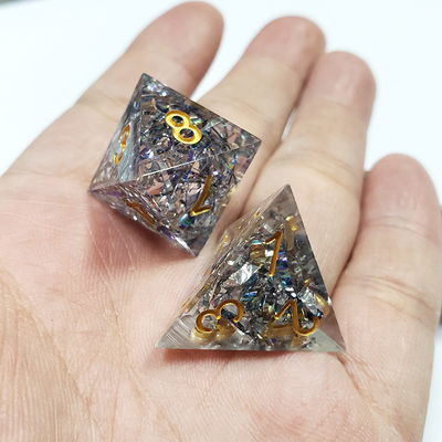 透明な水晶色のバンド 樹脂ボードダイスセット