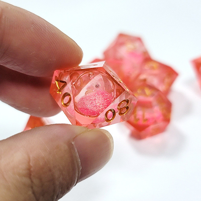 明るい赤水晶樹脂 多面体玉 無味 無毒