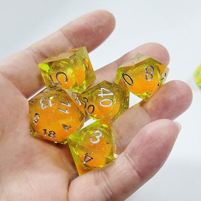 オレンジ 流れる砂 黄色 結晶 樹脂 Dnd ダイス シャープ エッジ ファンタジー