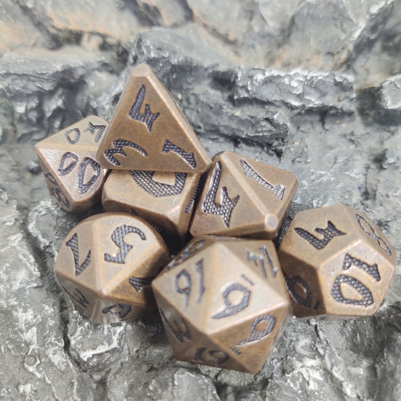 DNDのボード ゲームの多色真鍮RPGのPolyhedralダイス セットは銅のダイス セットを身に着けている