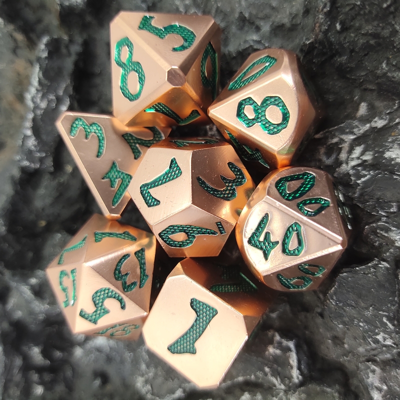 贅沢なRPGが一定の端正なさいの目に切る小さいRPGの役割の鋭角は緑の金属の銅を鋭角