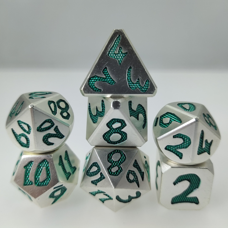 卸し売り白熱緑の金属DND Dice7の部分の無毒なPolyhedralダイスは銀製材料を通して薄緑置いた